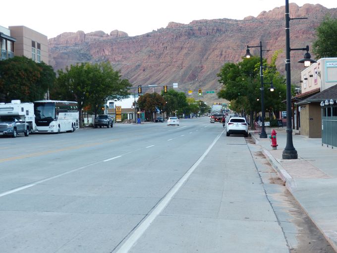 Main Street I Moab en tidlig morgen